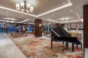 DoubleTree By Hilton Skopje的休息区