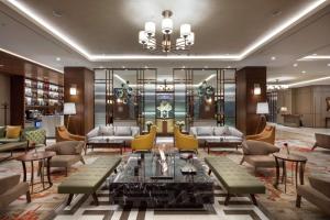 DoubleTree By Hilton Skopje的休息区
