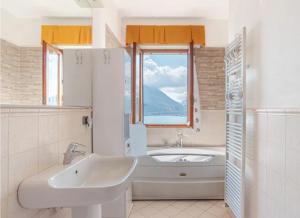 Фотография из галереи Varenna Wonders, Villa with pool for 14 guests в городе Перледо