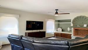 TV a/nebo společenská místnost v ubytování Villa Sonari 1, Great house 1 inside a private complex of 4 by Kivoya + 29 fotografií