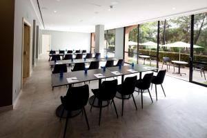 DoubleTree by Hilton Islantilla Beach Golf Resort商务区和/或会议室