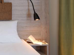 Postel nebo postele na pokoji v ubytování ibis Styles Magdeburg