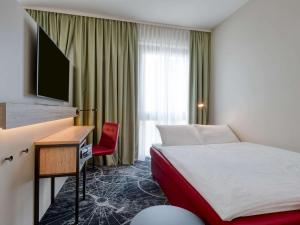 Postel nebo postele na pokoji v ubytování ibis Styles Magdeburg