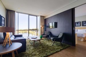 Гостиная зона в Hampton By Hilton Montevideo Carrasco