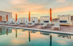 Bazén v ubytování Hampton Inn & Suites by Hilton Los Cabos nebo v jeho okolí
