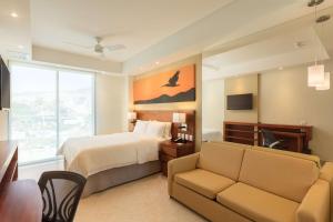 Postel nebo postele na pokoji v ubytování Hampton Inn & Suites by Hilton Los Cabos
