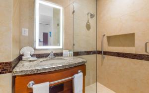 Koupelna v ubytování Hampton Inn & Suites by Hilton Los Cabos