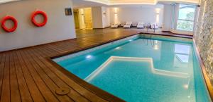 a large swimming pool in a hotel room at Hilton Garden Inn Montevideo in Montevideo