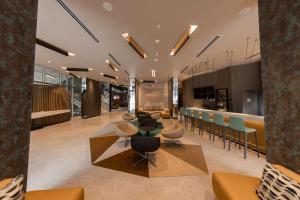 Uma área de estar em Hilton Garden Inn Lima Miraflores