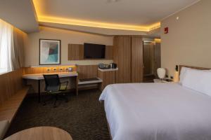 Cama ou camas em um quarto em Hilton Garden Inn Lima Miraflores
