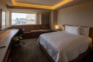 Cama ou camas em um quarto em Hilton Garden Inn Lima Miraflores