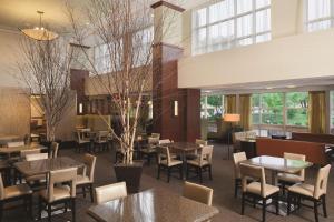 波士顿海滨希尔顿逸林酒店 餐厅或其他用餐的地方