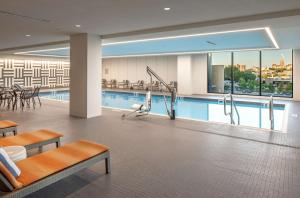 a swimming pool in a hotel lobby with a pool at Hilton Des Moines Downtown in Des Moines