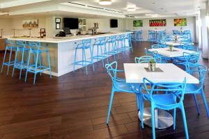 阿拉纳希尔顿逸林酒店 - 威基基海滩餐厅或其他用餐的地方