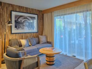 Embassy Suites by Hilton Napa Valley的休息区
