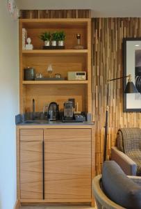 Embassy Suites by Hilton Napa Valley的厨房或小厨房