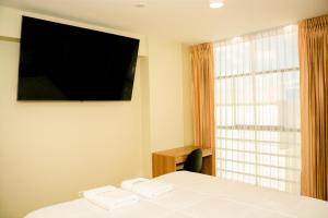 a hotel room with a bed and a window at Hotel California in Juliaca