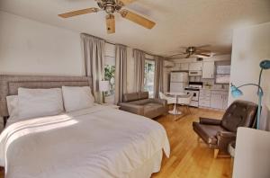 a bedroom with a large white bed and a kitchen at Gulside Resort. Unit 8 in St. Pete Beach +25 photos