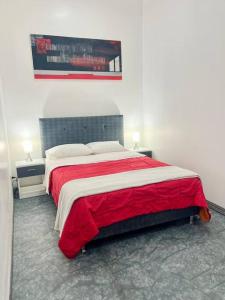 a bedroom with a large bed with a red blanket at Departamento La Punta C - Piscina - Zona parrilla in Lima