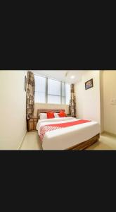 Кровать или кровати в номере OYO Flagship SS Residency