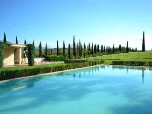 Πισίνα στο ή κοντά στο Garden & Wine Country Stay
