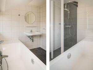 Ένα μπάνιο στο Charming Thatched Villa in Texel