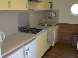 Gallery image of Bungalow in Netherlands with Ship-Like Design in 's-Gravenzande