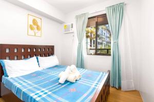 Postel nebo postele na pokoji v ubytování PineSuites Relaxing 2-bedroom condo with pool and garden view accepts small pets only + 17 fotografií