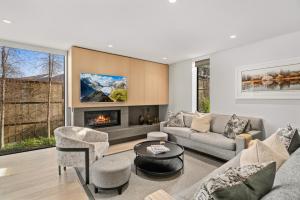 Khu vực ghế ngồi tại Central Queenstown Villa & Spa by Staysouth