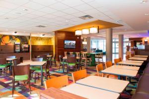 a dining room with tables and chairs in a restaurant at Fairfield by Marriott The Dalles in The Dalles