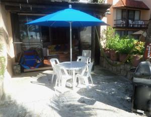 Patio nebo venkovní prostory v ubytování Humble, Right On The Beach