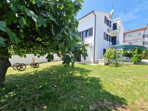 Vonkajšia záhrada v ubytovaní House Viola