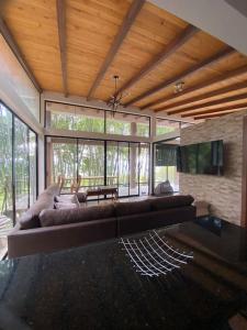 Televisyen dan/atau pusat hiburan di Zen Oasis del Bosque,mariposa 2 +35 gambar