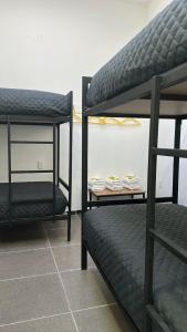 Letto o letti in una camera di CHECK INN HOSTAL AEROPUERTO GDL