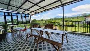 een patio met tafels en stoelen op een balkon bij Front One Budget Boyolali in Boyolali