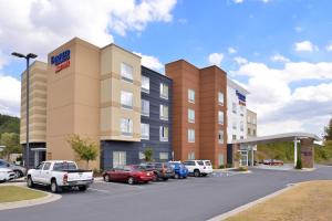 a rendering of a hotel with cars parked in a parking lot at Fairfield Inn and Suites by Marriott Calhoun in Calhoun