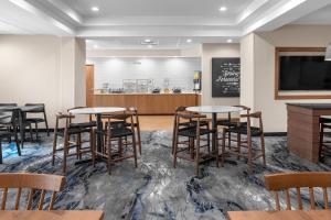 Restorāns vai citas vietas, kur ieturēt maltīti, naktsmītnē Fairfield by Marriott Inn & Suites Columbus Hilliard