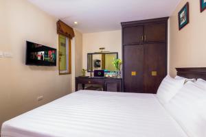 Postel nebo postele na pokoji v ubytování Centre Point Hanoi Hotel