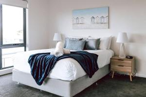a bedroom with a large white bed with pillows at Anchored@Bicheno - Ohmyview! in Bicheno