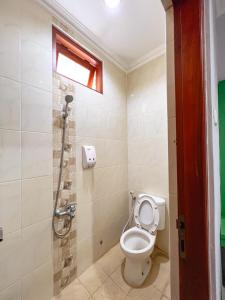 a bathroom with a toilet and a shower at Homestay Simply Homy Jogja dekat Ambarukmo plaza in Yogyakarta