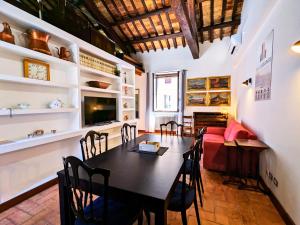 a dining room with a table and a couch at Smart Lodging Prime in Rome