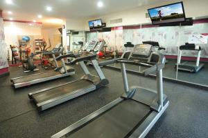 The fitness centre and/or fitness facilities at Crowne Plaza Lima, an IHG Hotel