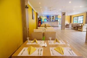 Uma área de estar em Siddhartha Riverside Resort, Chumlingtar
