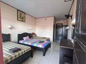 a room with two beds in a room at Celebbest in Kuta