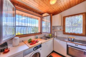 Kuchyň nebo kuchyňský kout v ubytování Petit Cadeau - Happy Rentals