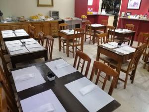 Um restaurante ou outro lugar para comer em Hotel Dom Vilas
