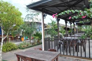 Reštaurácia alebo iné gastronomické zariadenie v ubytovaní Salim Inn