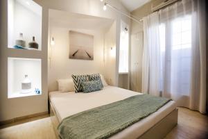 A bed or beds in a room at Privée Santorini