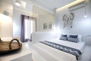A bed or beds in a room at Privée Santorini