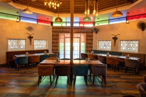 Riddhi Siddhi Resorts餐厅或其他用餐的地方
